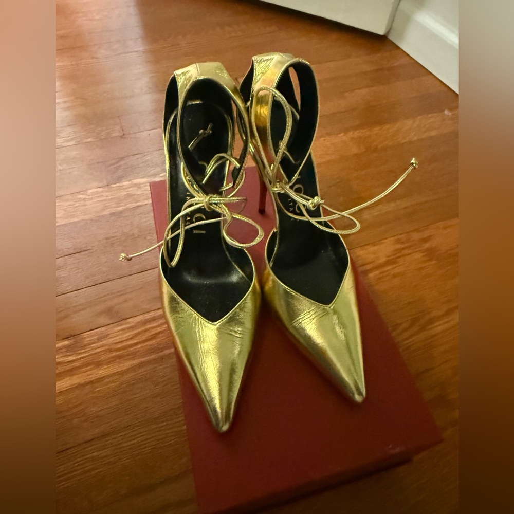 COPY - Gucci Priscilla 105 m metallic pumps. Worn only once